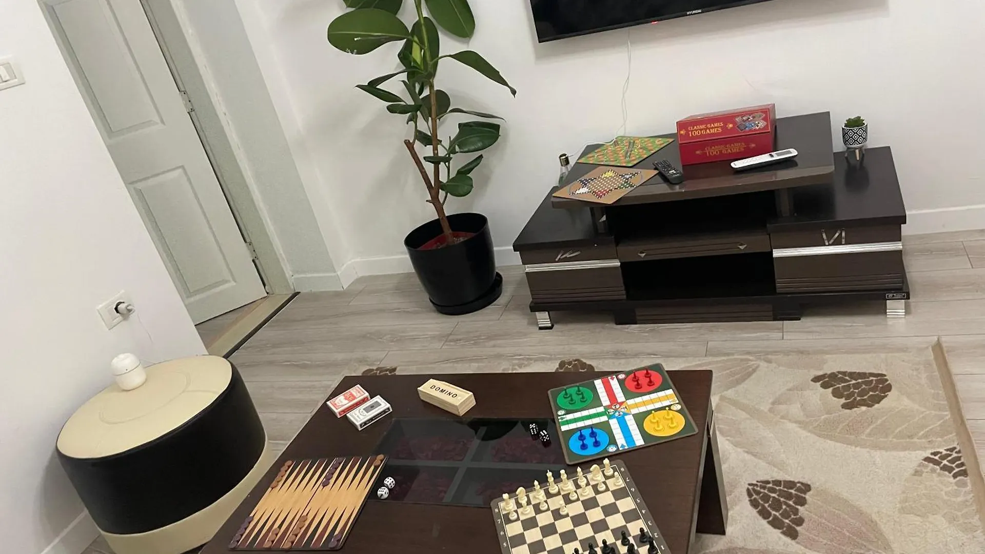 Juliette Apt With Private Garden Korce Apartment