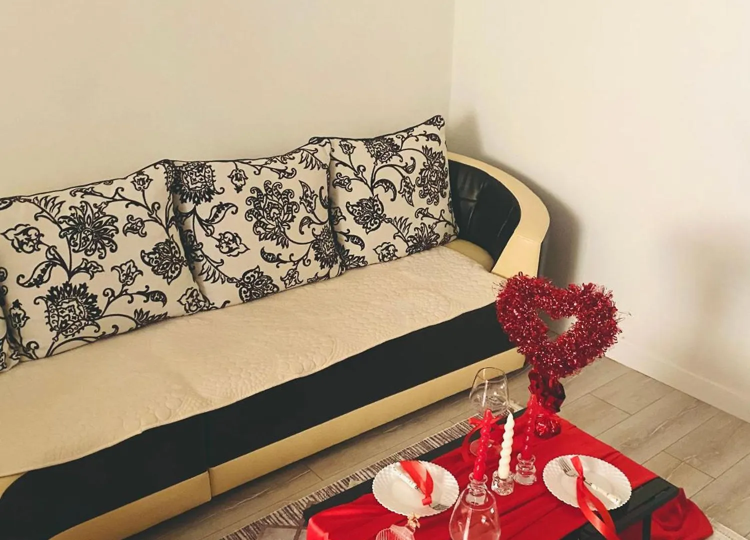 Juliette Apt With Private Garden Korce