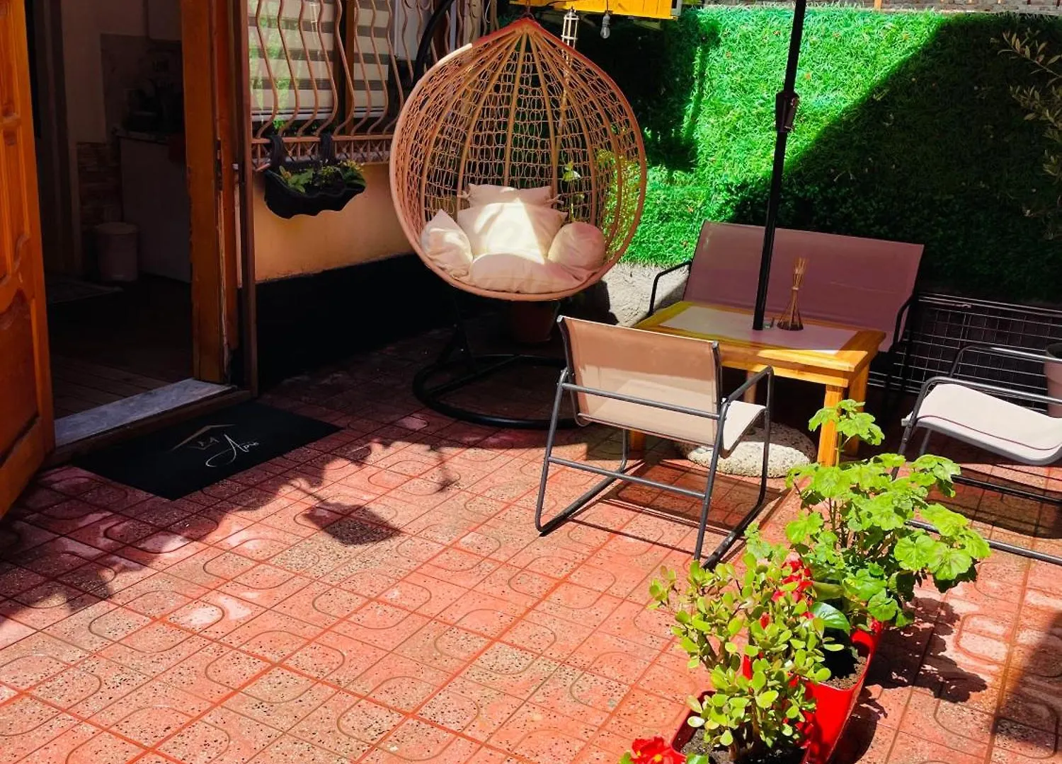 Juliette Apt With Private Garden Корча